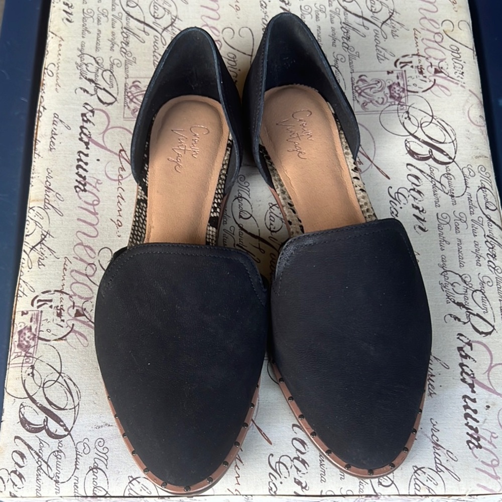 Chic Black Flats by Cityclassified